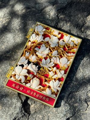 購入 細かい冬村と天国のシンボルと柔らかいエナメル冷蔵庫磁石 オンライン製造