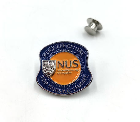 購入 Custom Nursing Studies Soft Enamel Pin – High-Quality University Badge for Professional Recognition オンライン製造