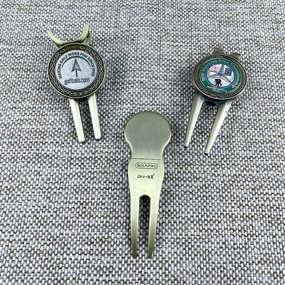 購入 アンティーク ゴールド 柔らかい エナメル ゴルフ ディボット ツール と マグネット と ボール マーカ オンライン製造