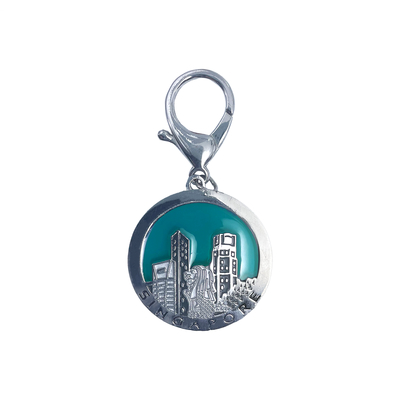 購入 Singapore Shiny Silver Translucent Enamels Keychain – A Stunning Tribute to Urban Elegance オンライン製造